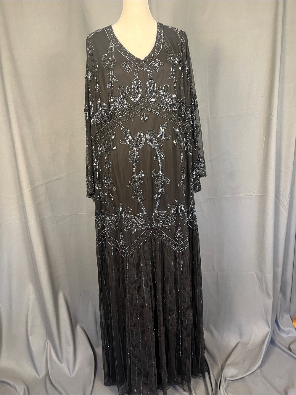 Romans Elegant Black Beaded V-Neck Evening Dress